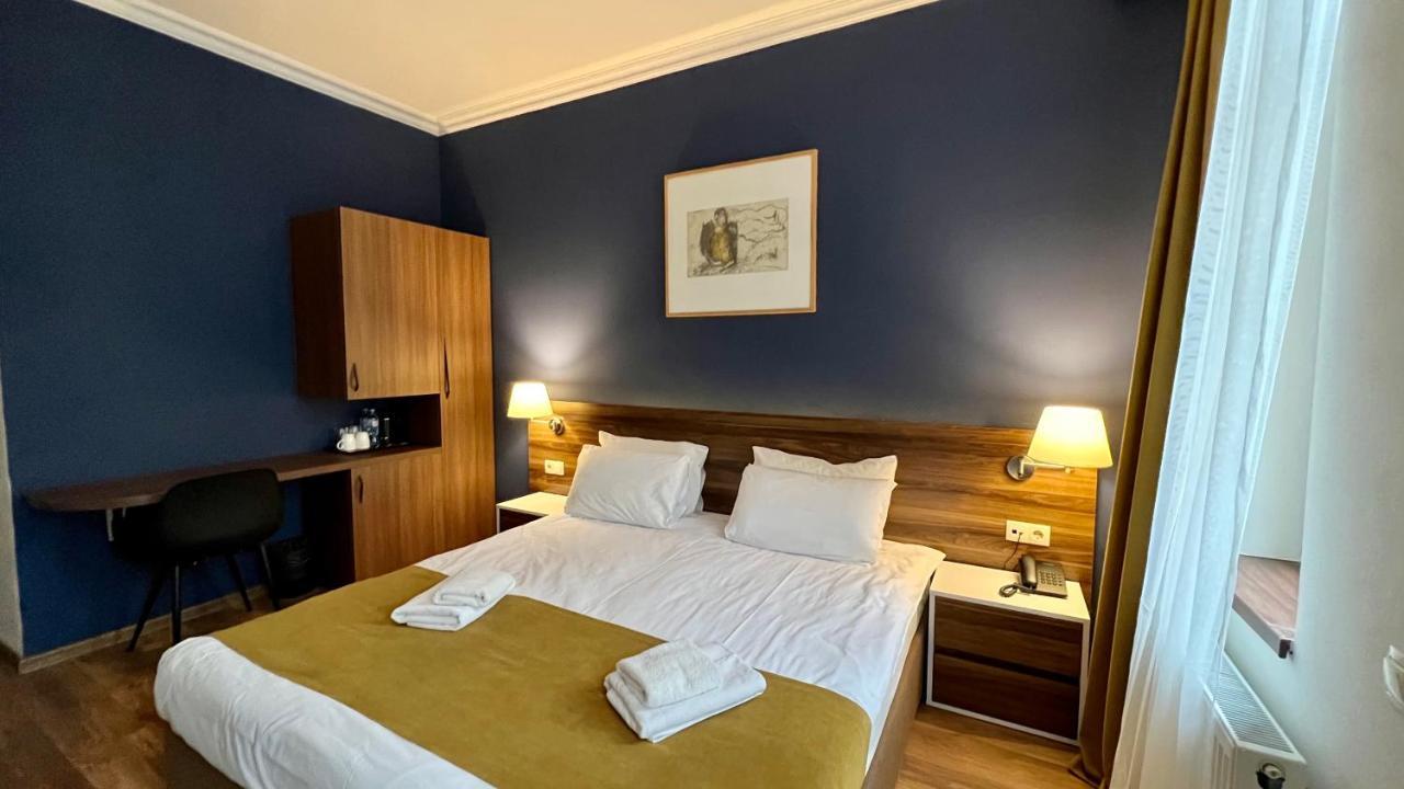 Point Hotel Tbilisi Esterno foto