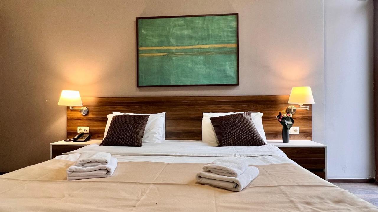 Point Hotel Tbilisi Esterno foto