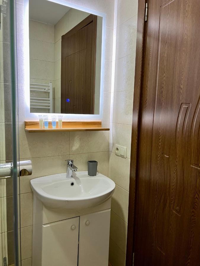 Point Hotel Tbilisi Esterno foto