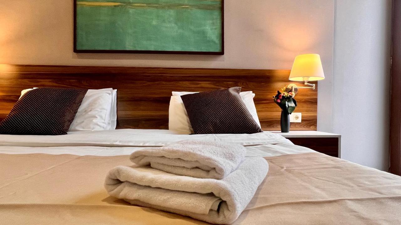 Point Hotel Tbilisi Esterno foto
