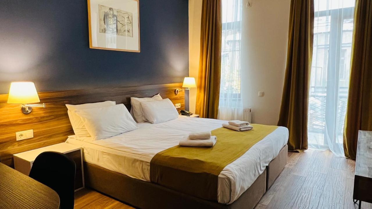 Point Hotel Tbilisi Esterno foto