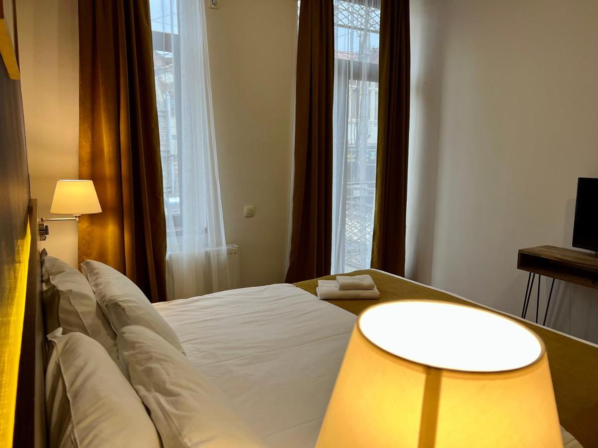 Point Hotel Tbilisi Esterno foto