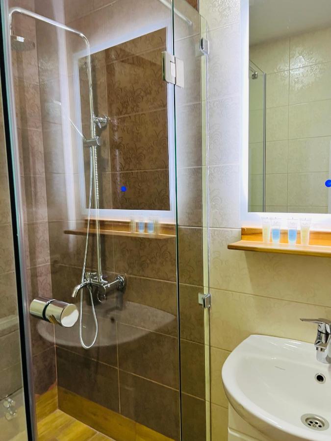 Point Hotel Tbilisi Esterno foto