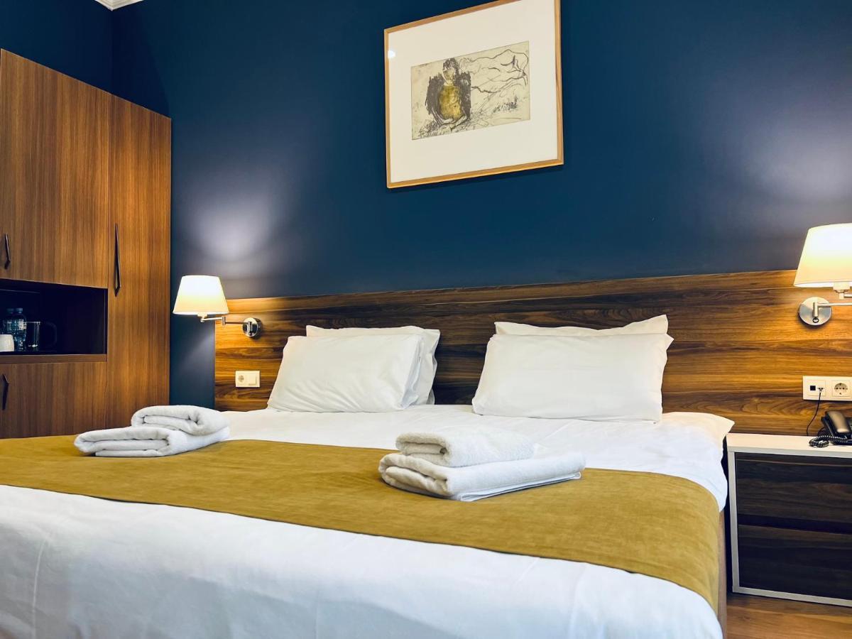 Point Hotel Tbilisi Esterno foto