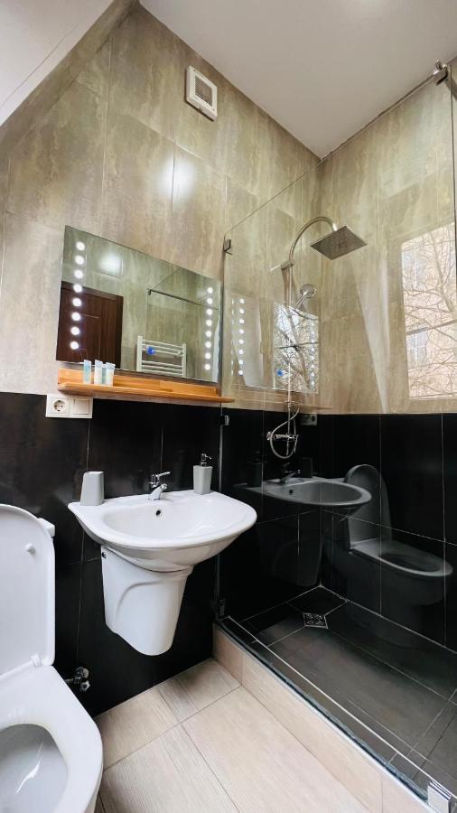 Point Hotel Tbilisi Esterno foto