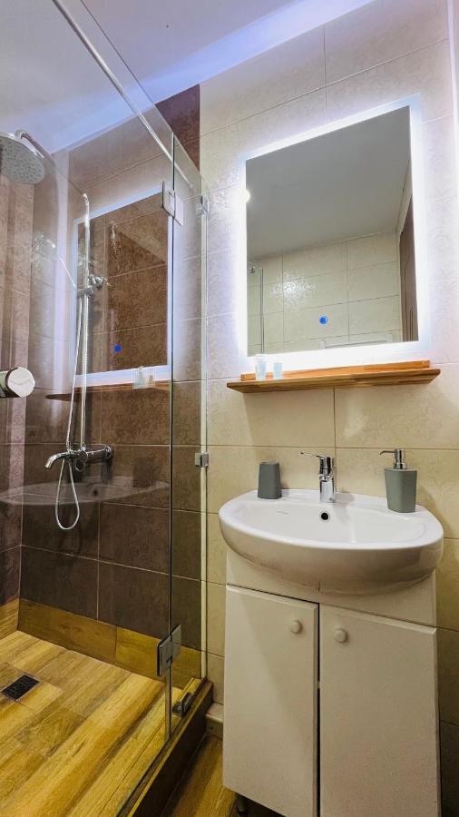 Point Hotel Tbilisi Esterno foto