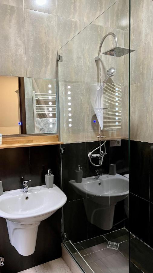 Point Hotel Tbilisi Esterno foto
