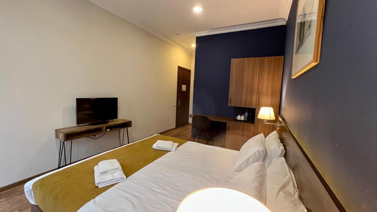 Point Hotel Tbilisi Esterno foto