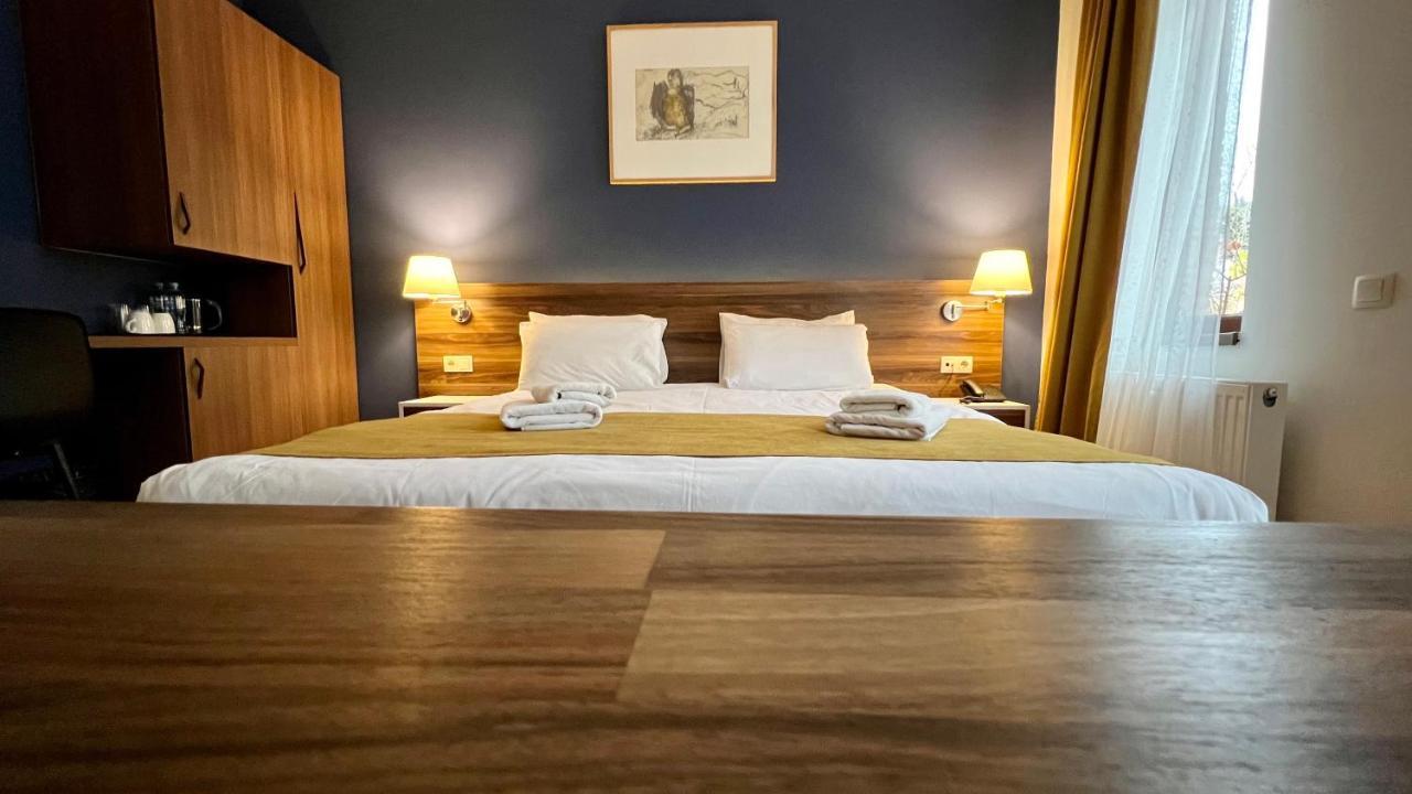 Point Hotel Tbilisi Esterno foto