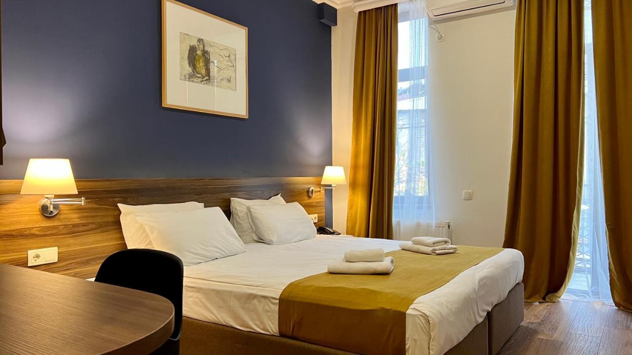 Point Hotel Tbilisi Esterno foto