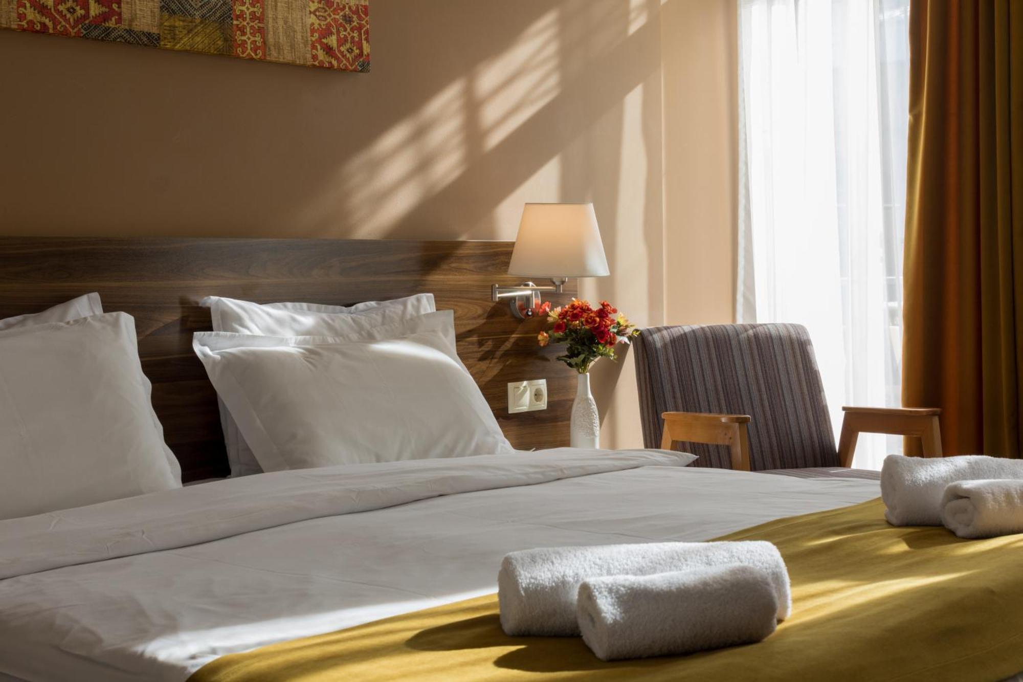 Point Hotel Tbilisi Esterno foto