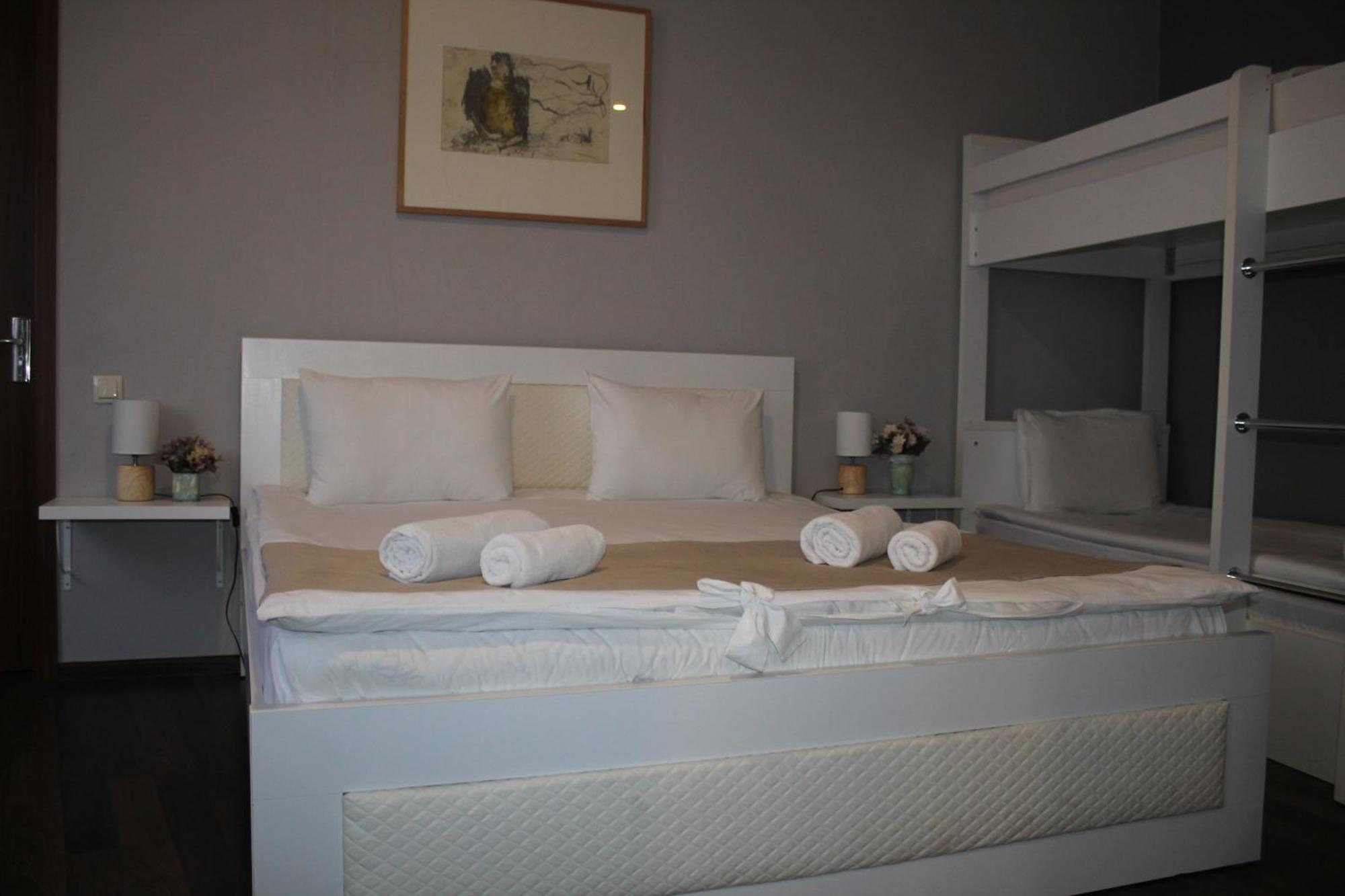 Point Hotel Tbilisi Esterno foto