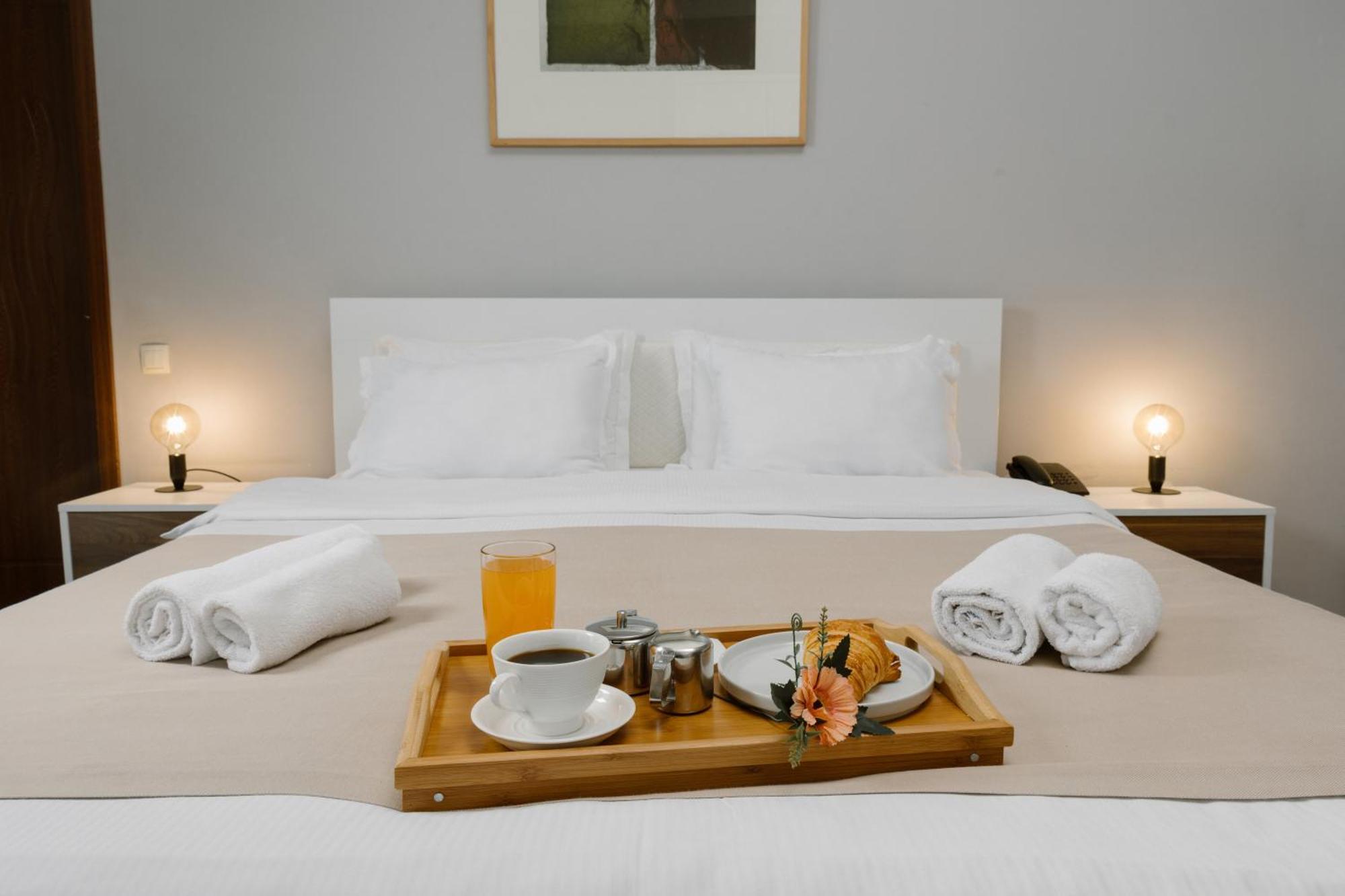Point Hotel Tbilisi Esterno foto