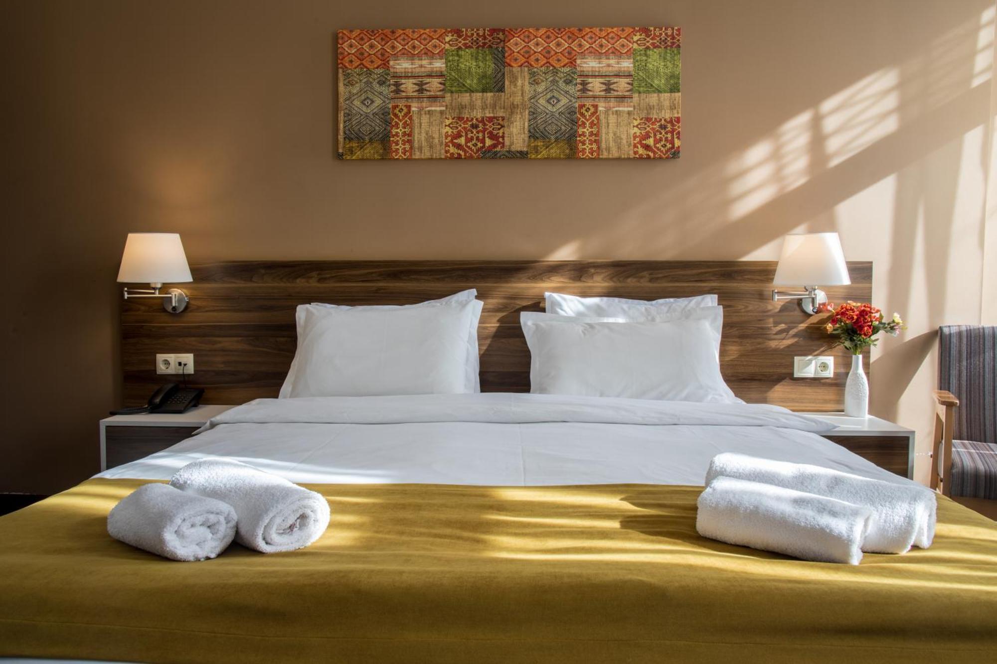 Point Hotel Tbilisi Esterno foto