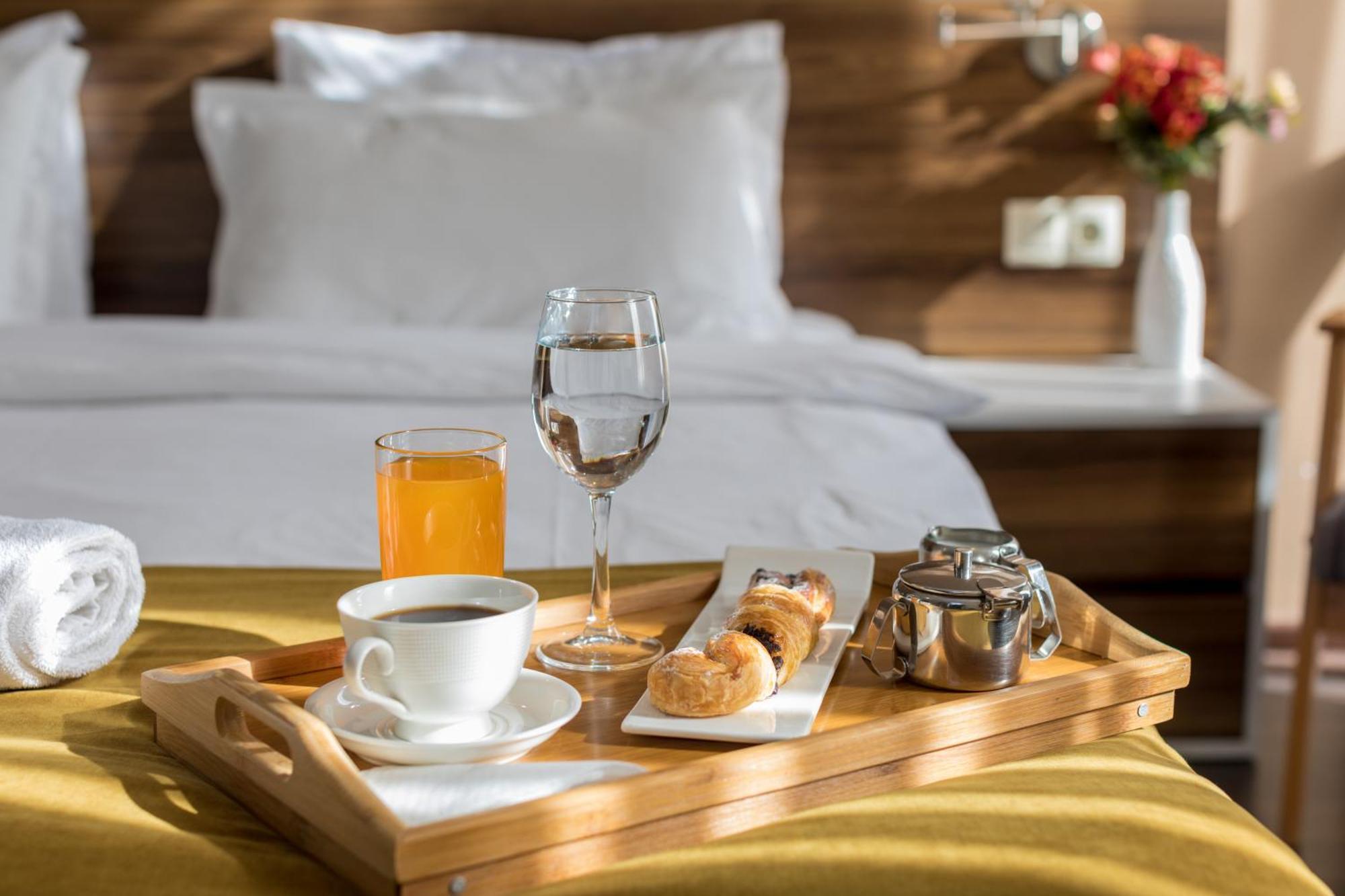 Point Hotel Tbilisi Esterno foto