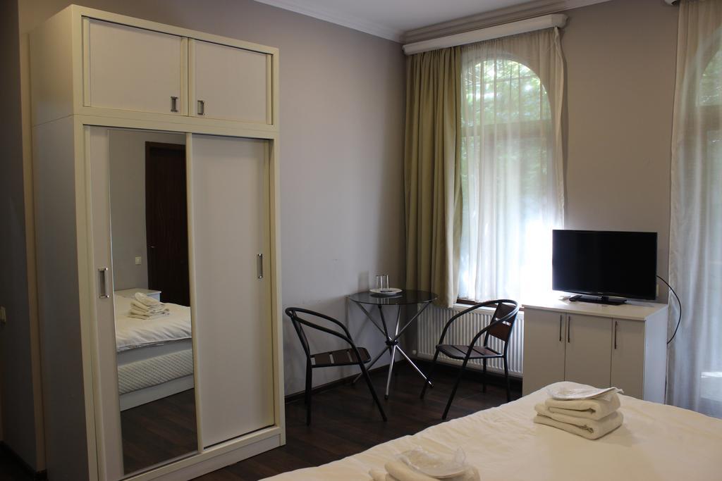 Point Hotel Tbilisi Esterno foto