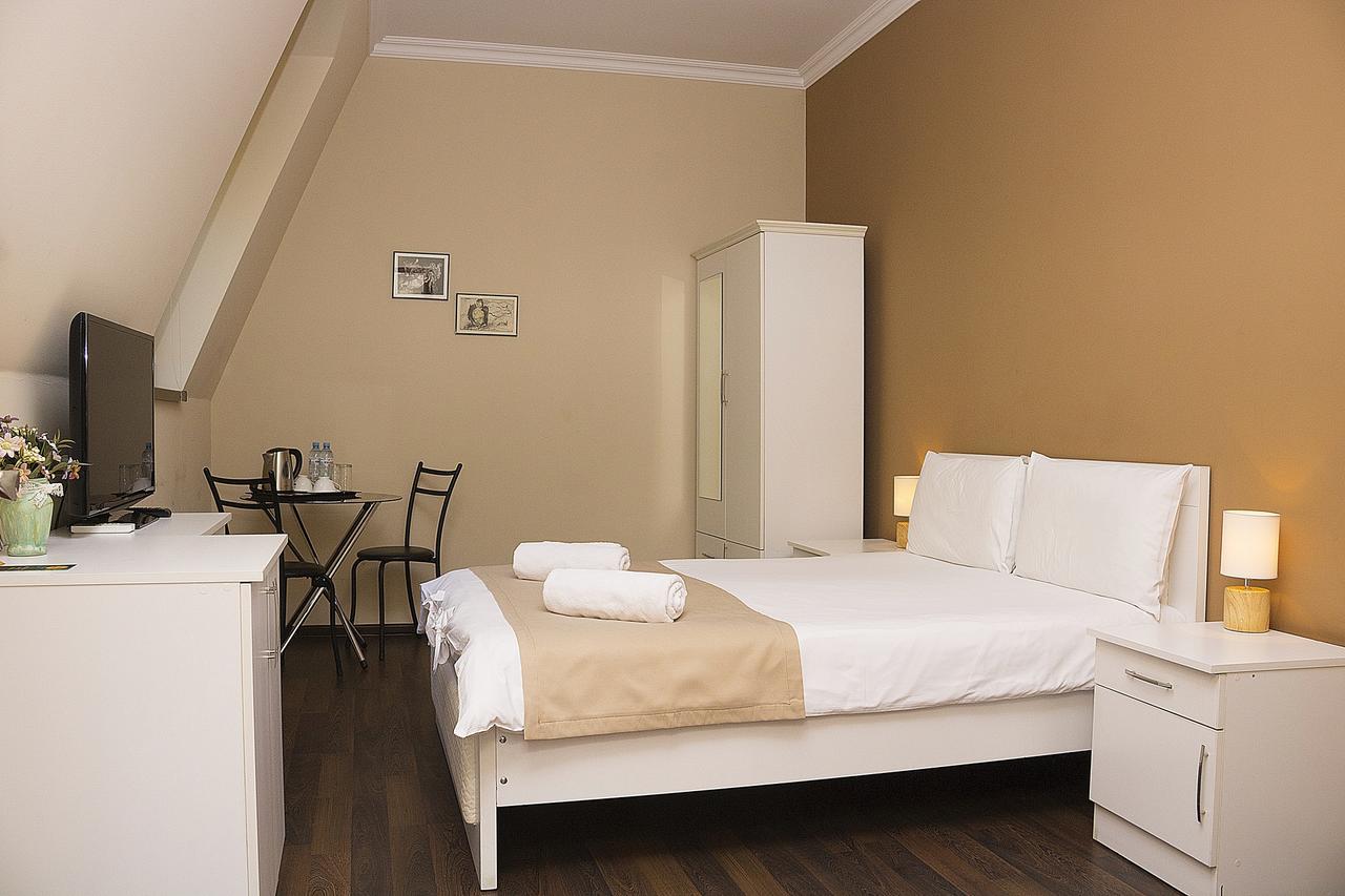 Point Hotel Tbilisi Esterno foto