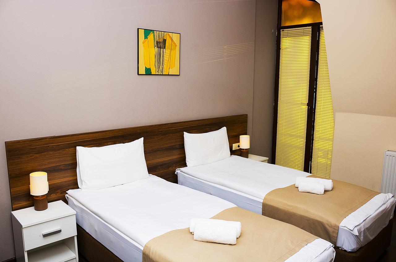 Point Hotel Tbilisi Esterno foto