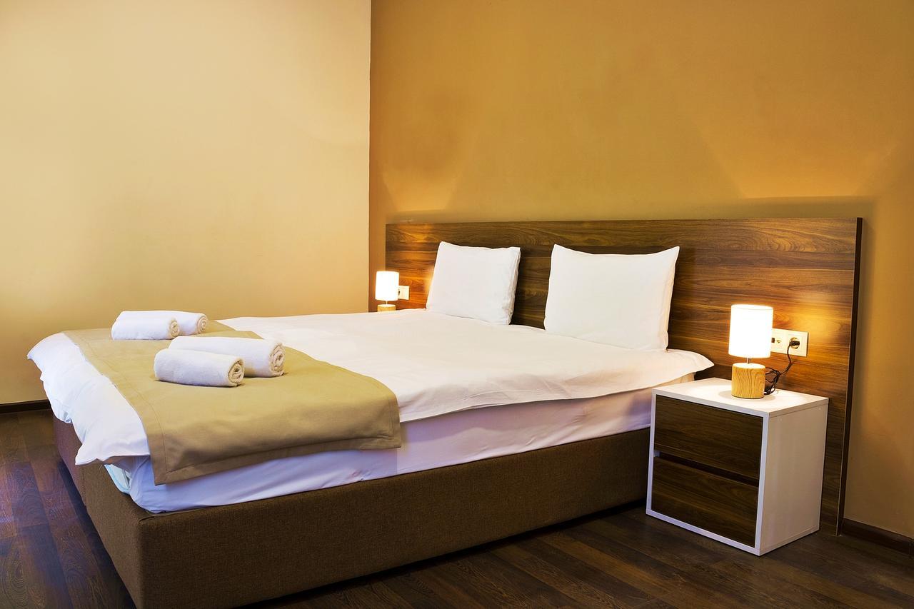 Point Hotel Tbilisi Esterno foto