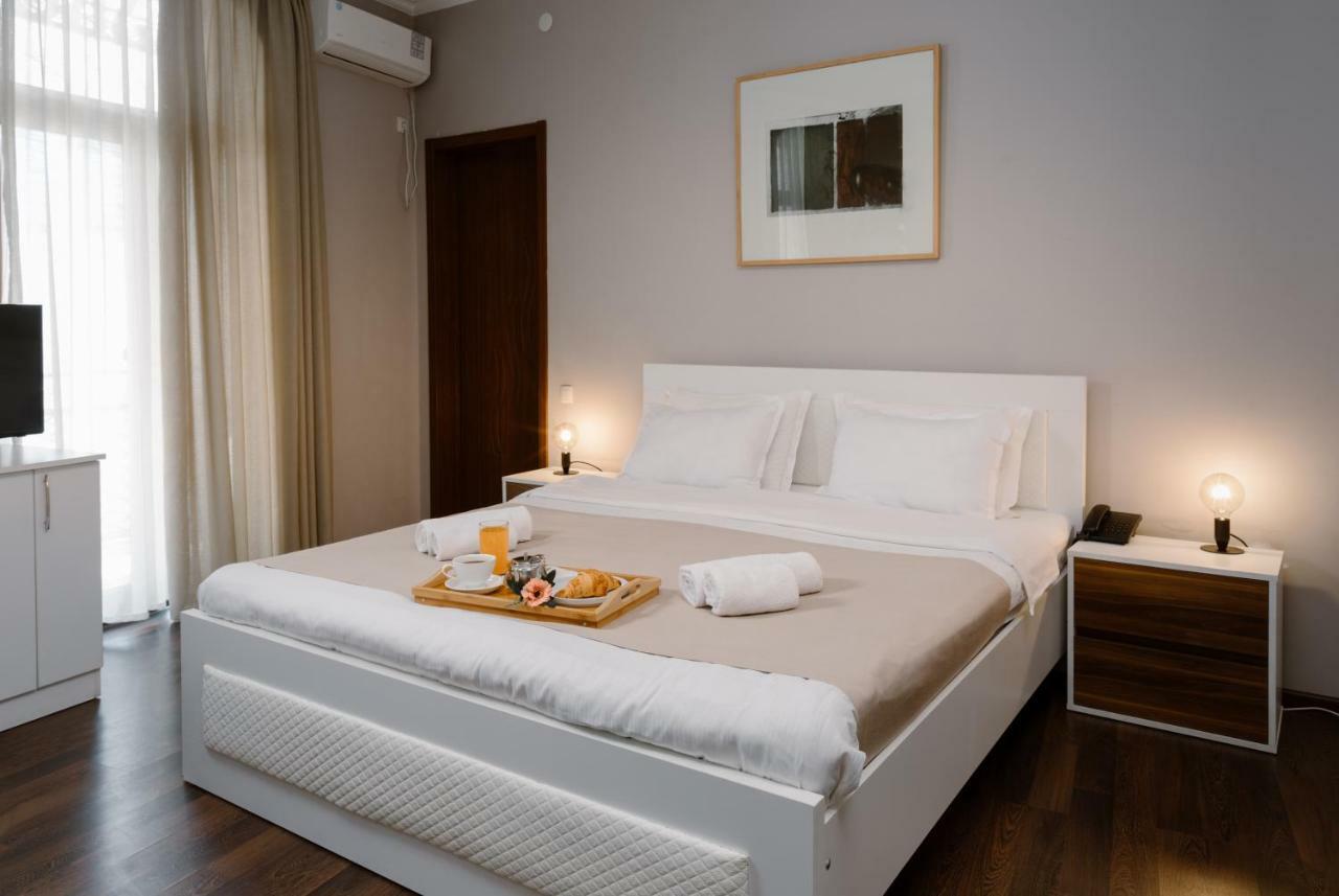 Point Hotel Tbilisi Esterno foto
