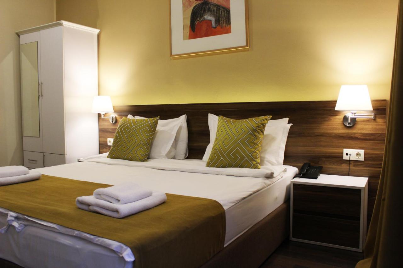 Point Hotel Tbilisi Esterno foto