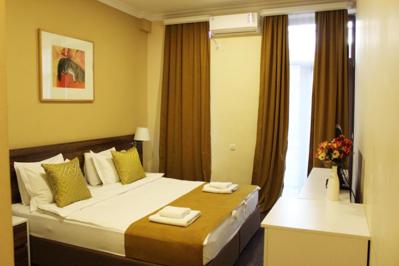 Point Hotel Tbilisi Esterno foto