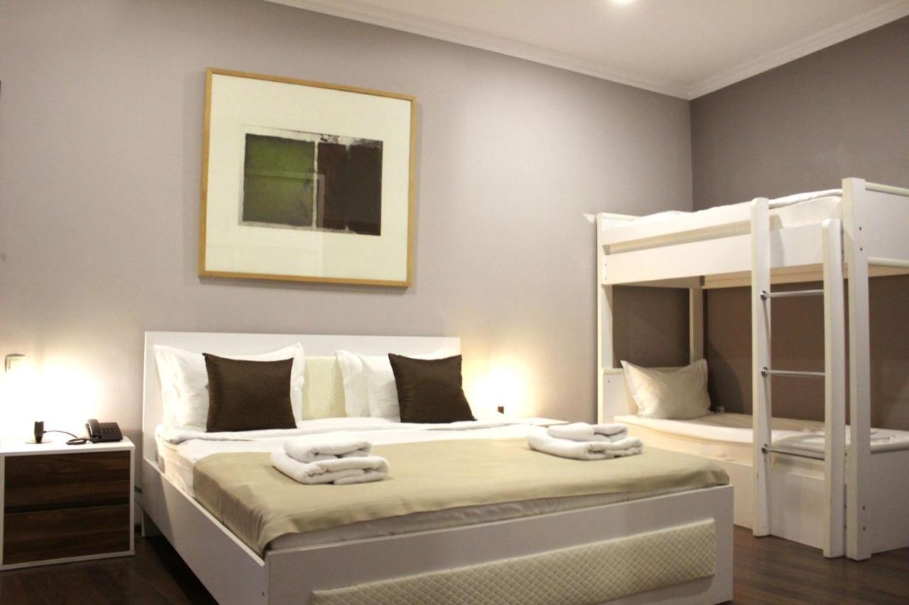 Point Hotel Tbilisi Esterno foto