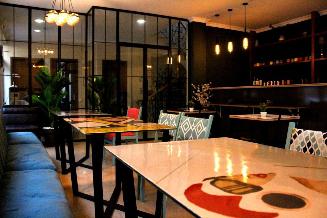 Point Hotel Tbilisi Esterno foto